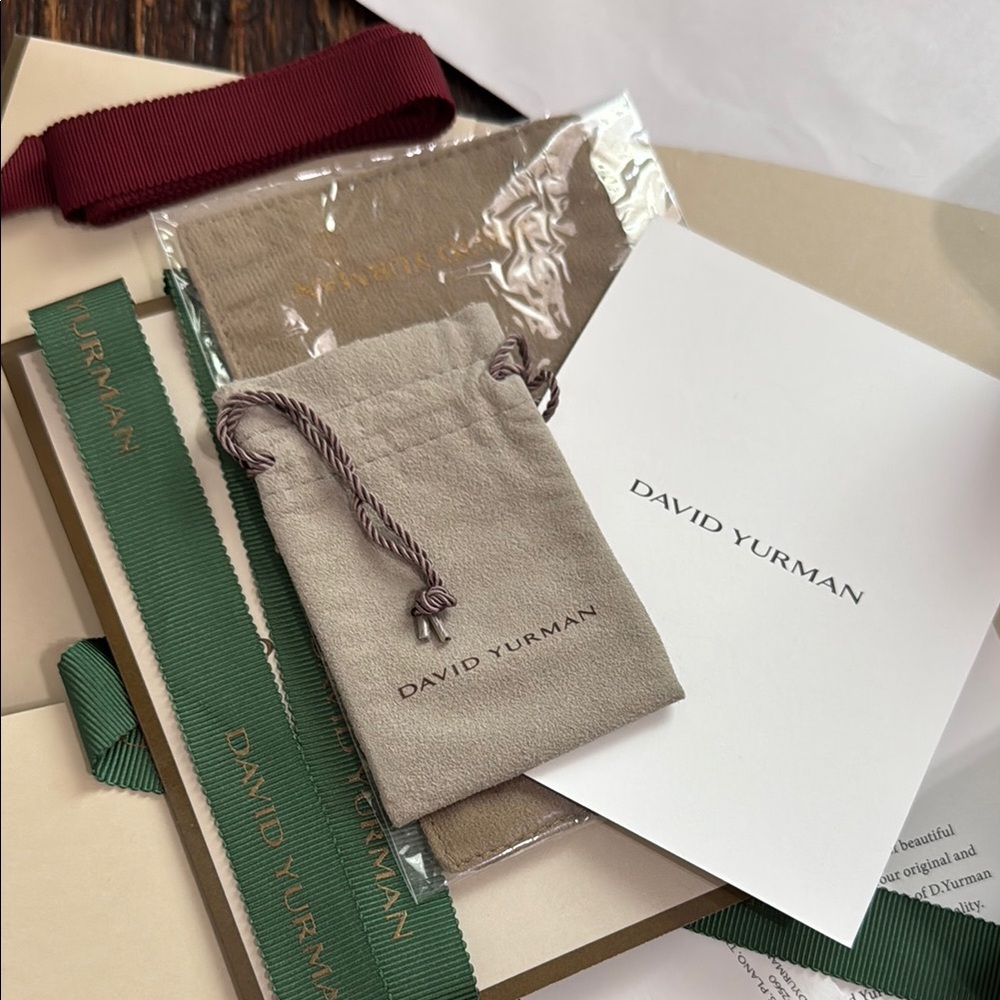 David Yurman Luxury Packaging Collection in Cream and Black - Picture 5 of 6